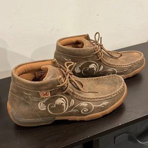 Twisted X women’s moccasins size 6. Worn once or twice.